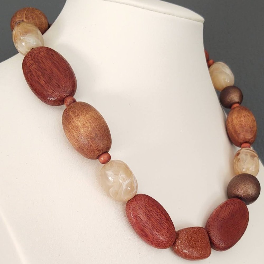 Wood and faux stone necklace - Picture 3 of 12